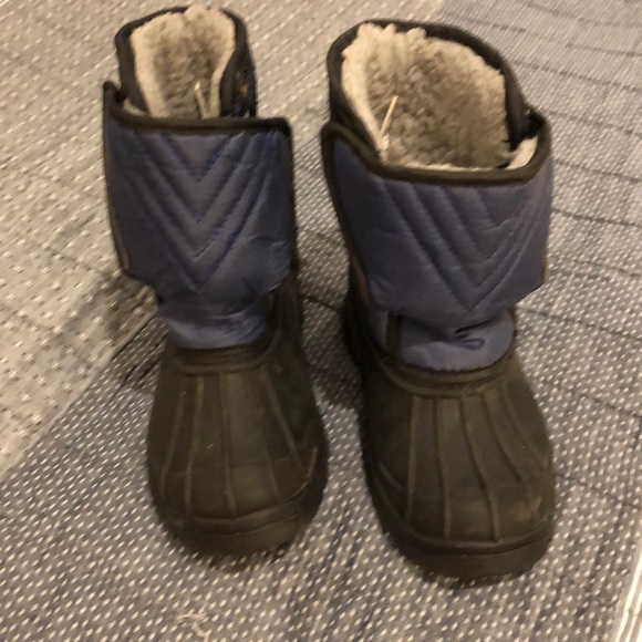3/$15 Toddler Boys Winter boots in navy and black-size 9.5. - Picture 3 of 9